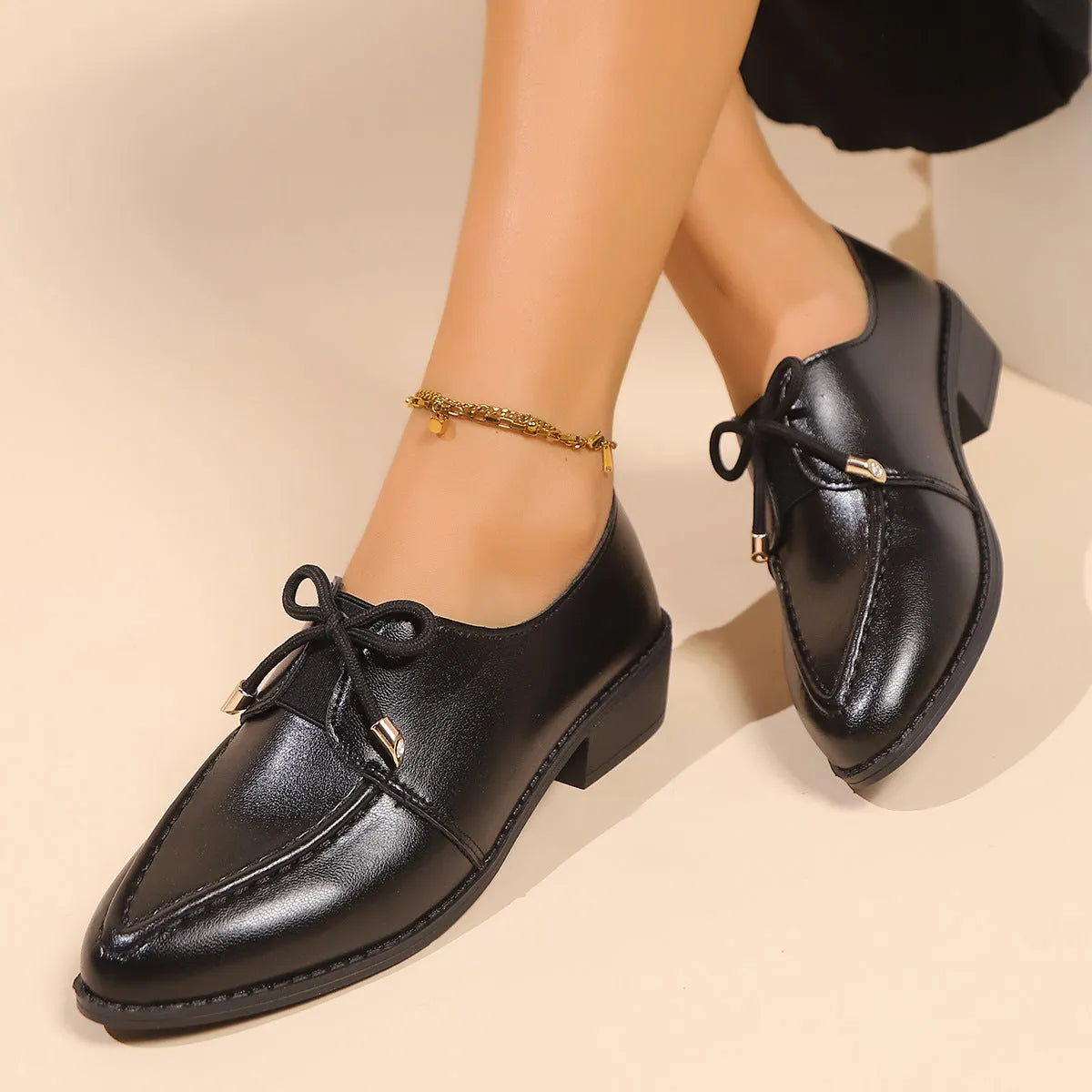 Women's simple flat shoes with a choice of buckle, large bow, or small bowknot decoration on the upper.