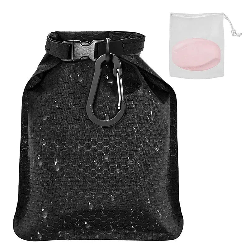 Bubble net waterproof soap container 17 x 13 cm quick-drying leak-proof bag on white background