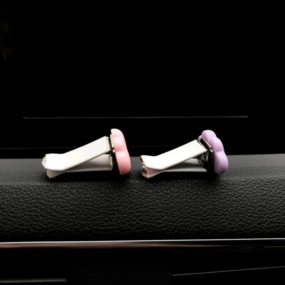 Resin car fragrance clip with cartoon Baiyun design in light green colour
