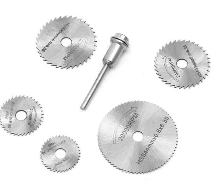 Set of circular saw blades and mandrel for woodworking with high-speed steel construction