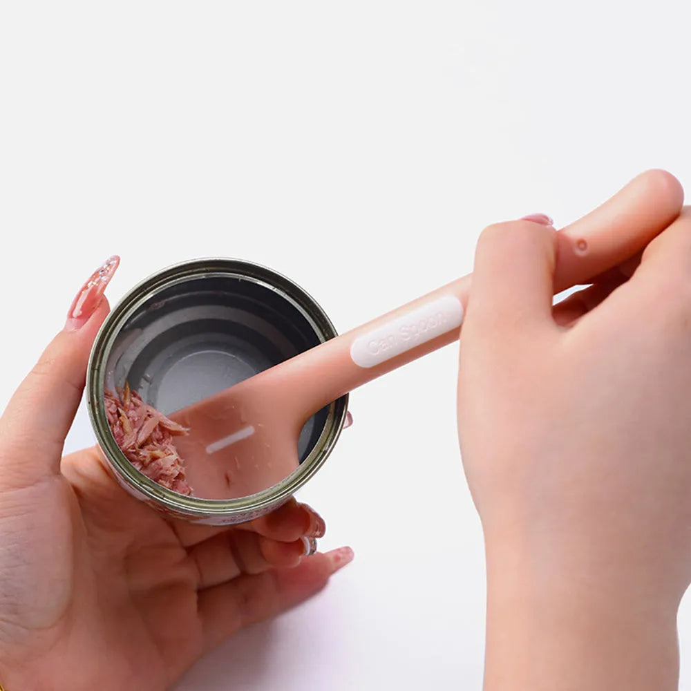 16cm long TPR pet feeding spoon with right-angle scraping edge in green colour