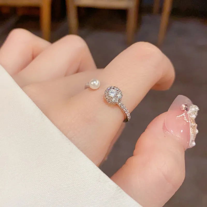 Adjustable open-end ring with round zircon pearl design in gold and silver colours