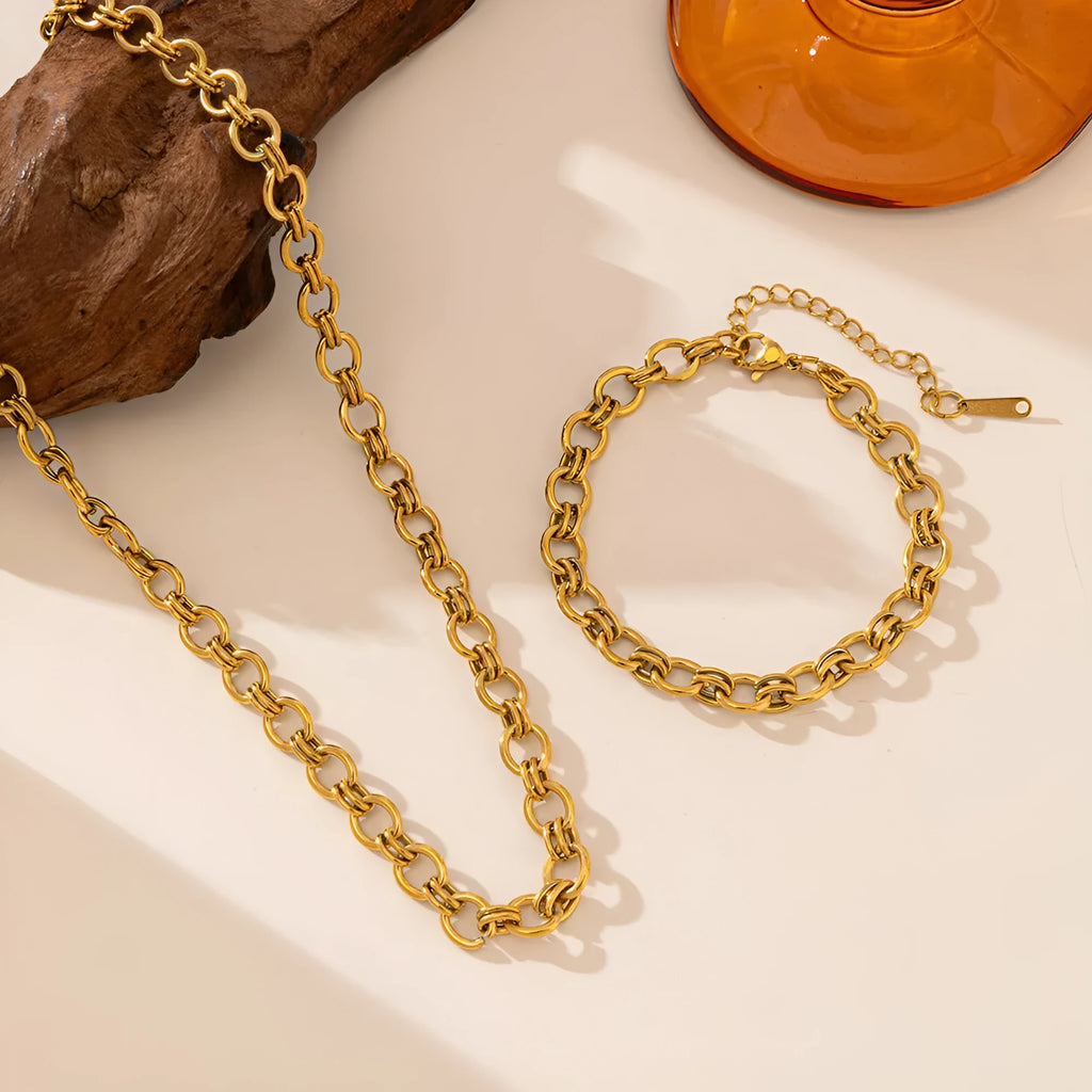 18K gold-plated titanium steel O-ring chain bracelet, European and American style, gold finish on white background
