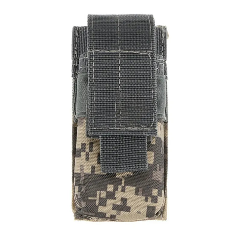 Tactical MOLLE pouch for flashlight and pistol cartridges in 600D nylon measuring 14x5.5x4cm