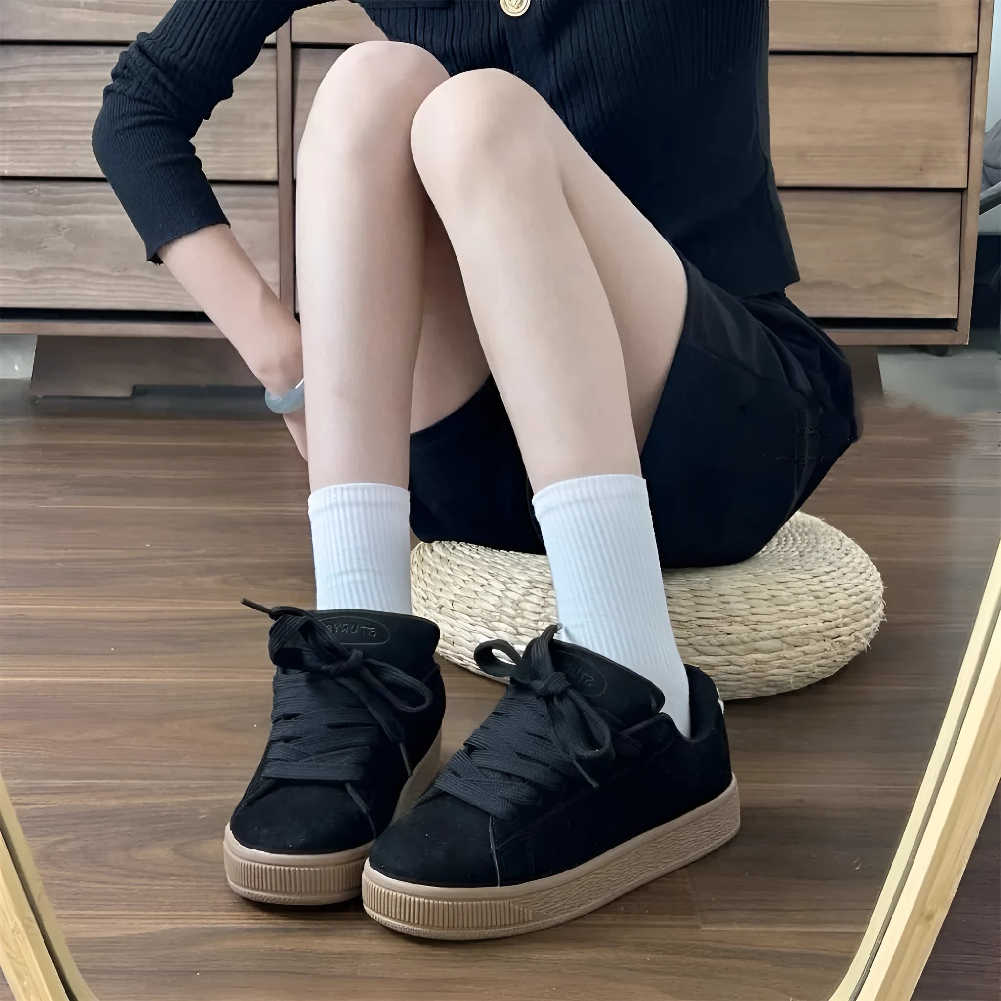Men's and women's black retro low-top sneakers with waterproof platform rubber sole and front lace-up closure