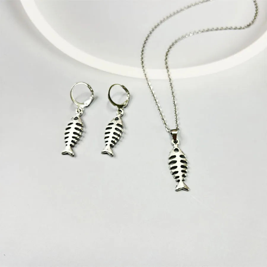 Women's retro fishbone pendant necklace and matching earrings set with adjustable O-chain