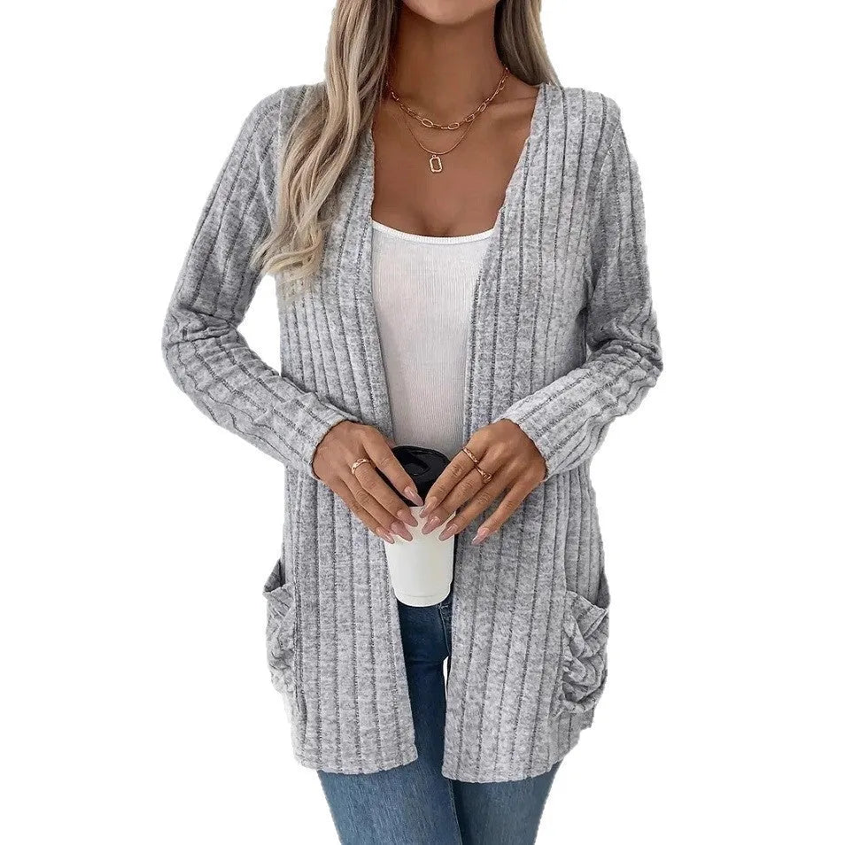 Solid colour long sleeve cardigan with front pockets, loose fit polyester knitwear