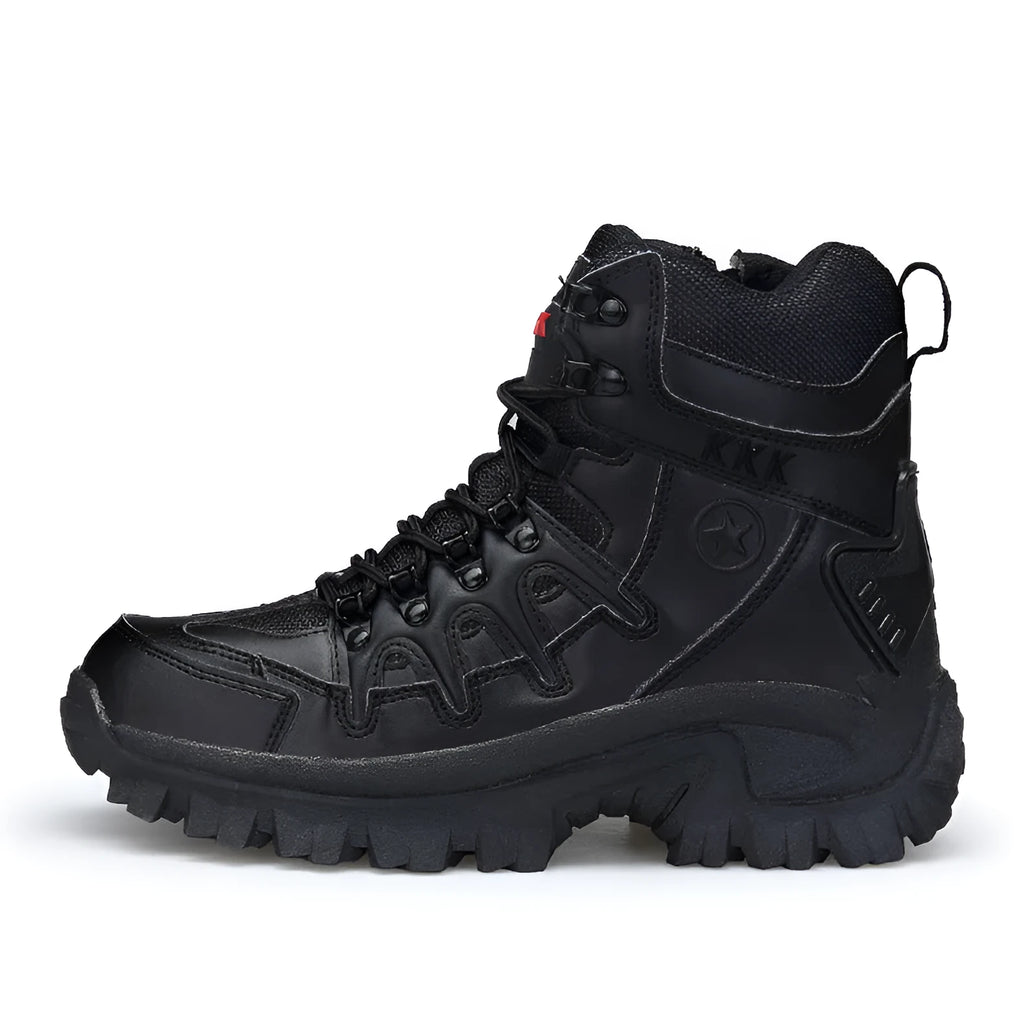 Men's black US Army Delta tactical combat boots with a rubber sole.