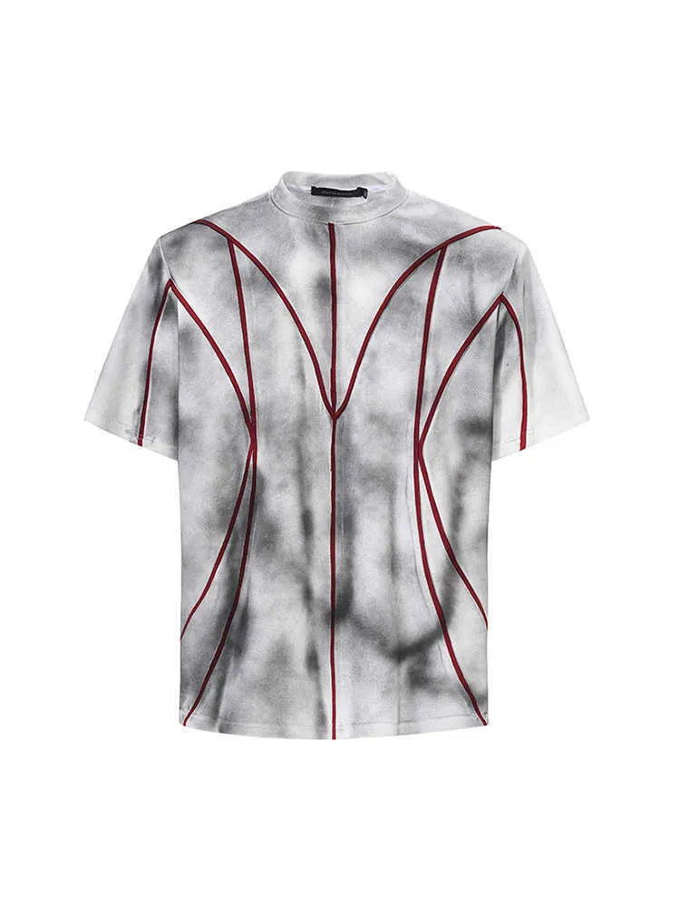 Padded shoulder t-shirt with three-dimensional line patchwork design and short sleeves