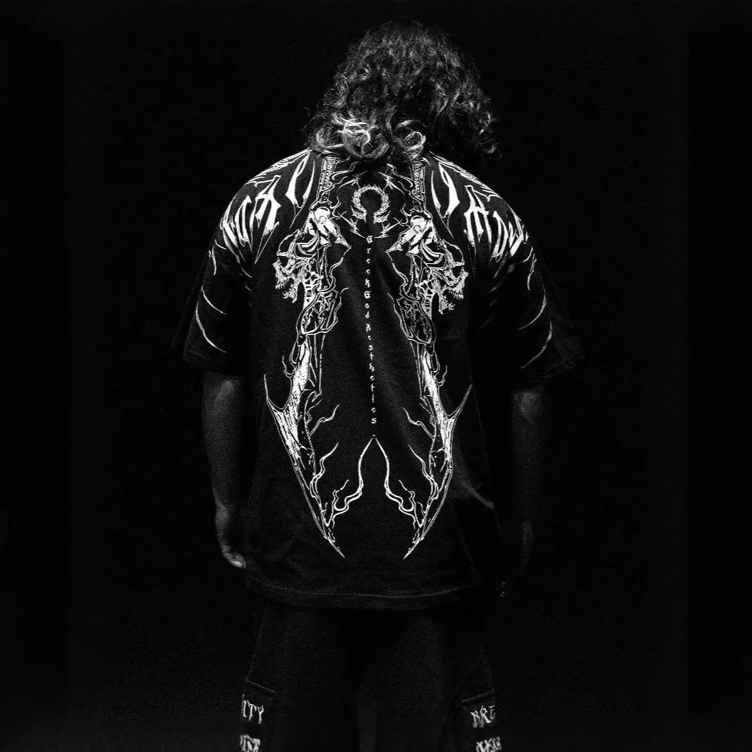 Dark style men's loose cotton short-sleeve T-shirt with gilding craft detailing on a mannequin.
