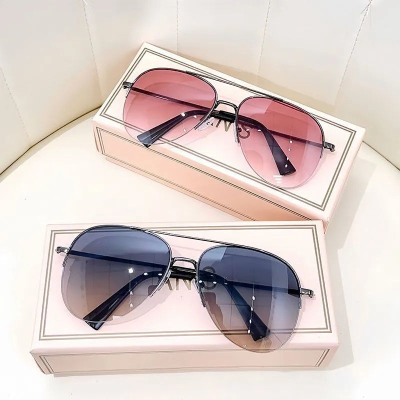 Big face aviator sunglasses with sheet metal frame and resin lens in gun mount blue colour