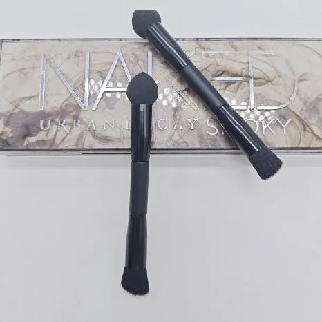 Double-headed miter sponge concealer brush with wooden handle and artificial fibre bristles in elegant black
