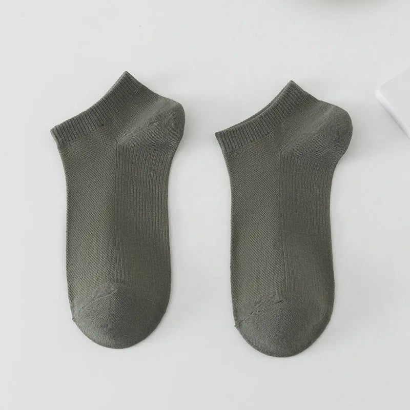 Men's solid colour low-cut polyester boat socks showing breathable fabric texture