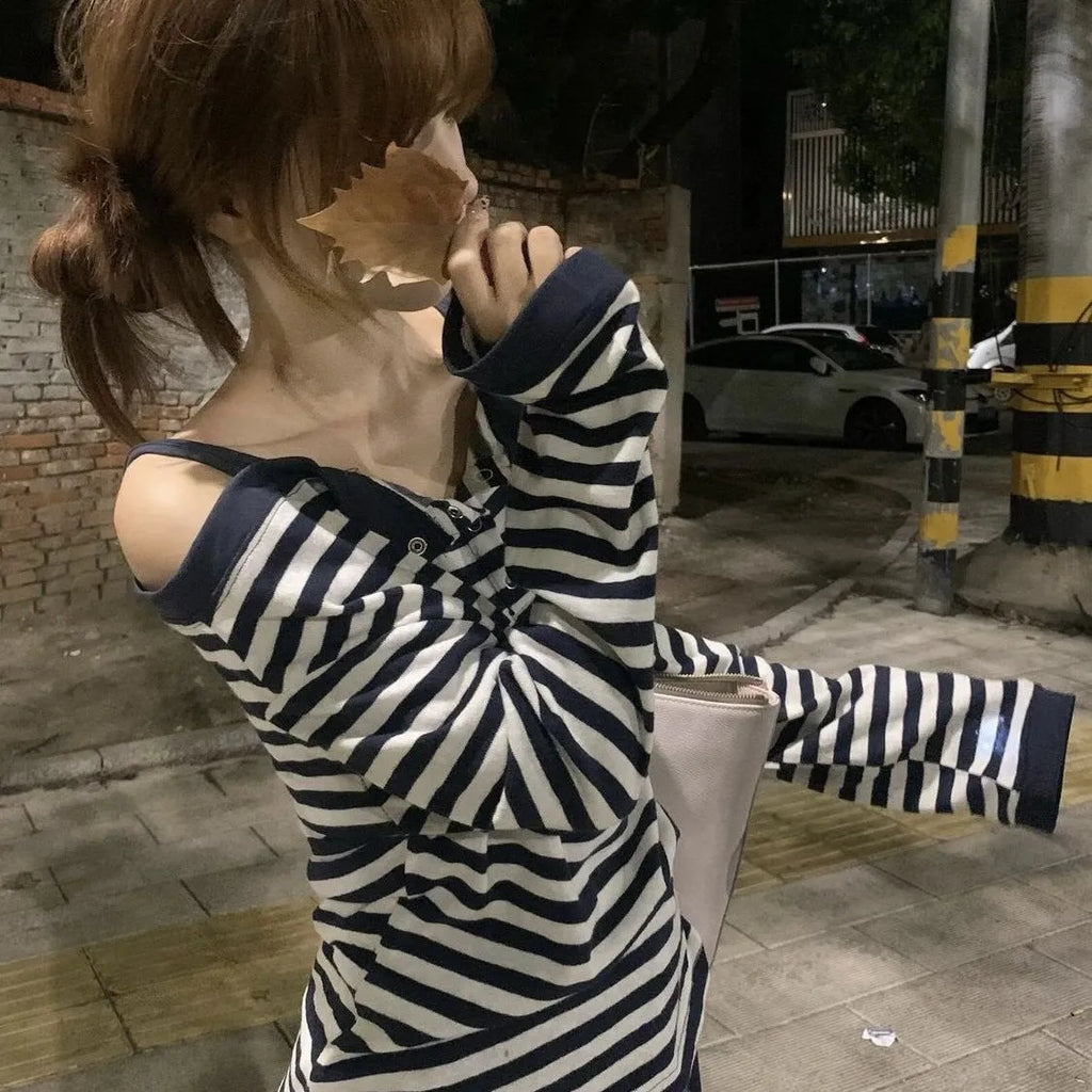 Dark blue Korean-style oversized women's T-shirt with embroidered stripes and button details on long sleeves