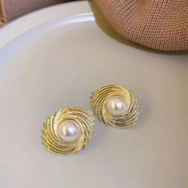 Exaggerated high-grade pearl vintage earrings for women, alloy flower shape, electroplated finish