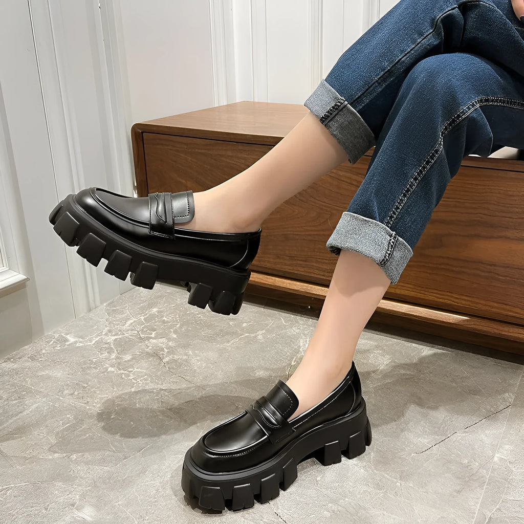 British style men's wide fit loafers in patent leather with a rubber sole.