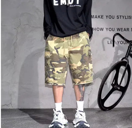 Cotton camouflage shorts with American retro workwear style in loose fit and cropped summer length