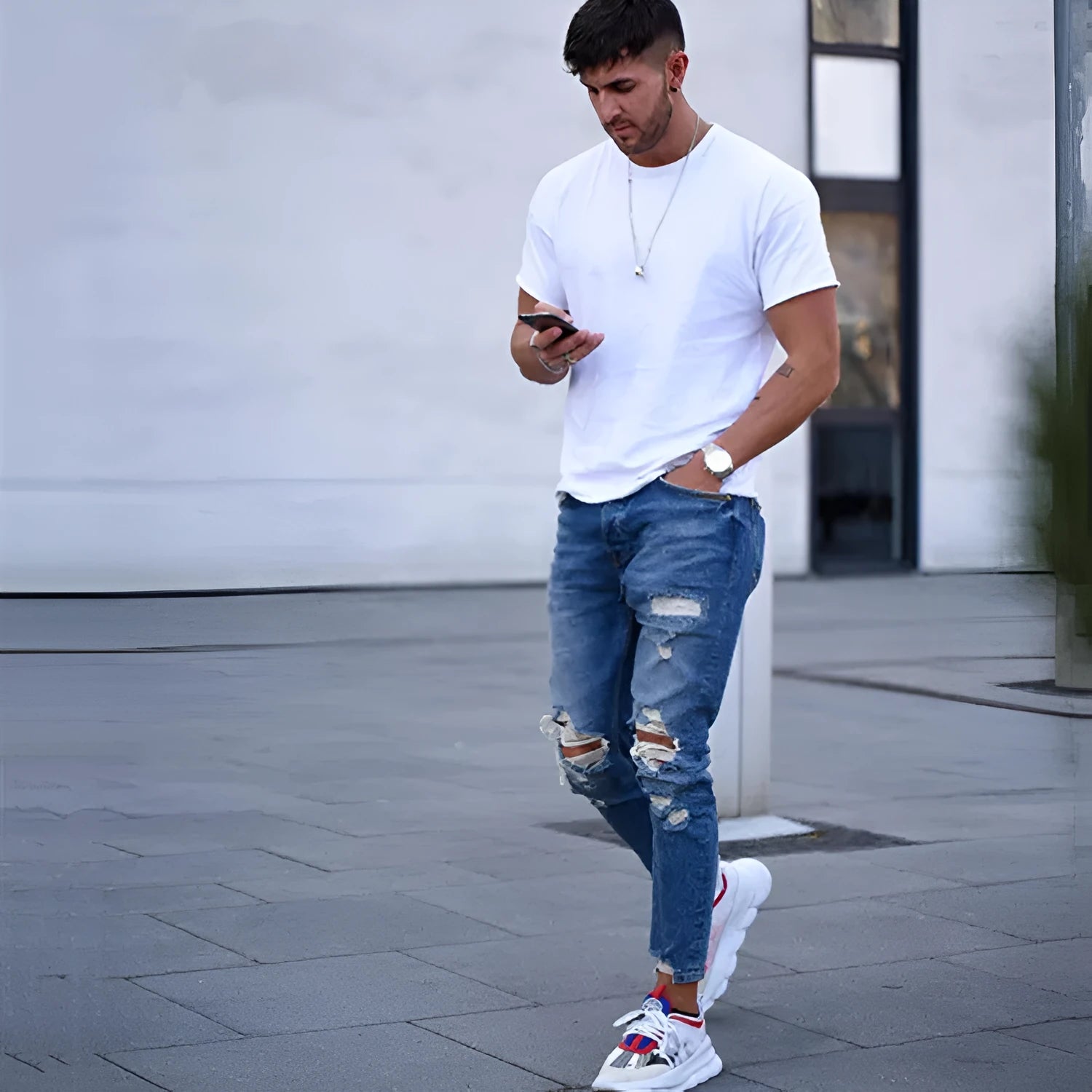 Men's distressed hole jeans in deep blue with slim fit and cotton fabric