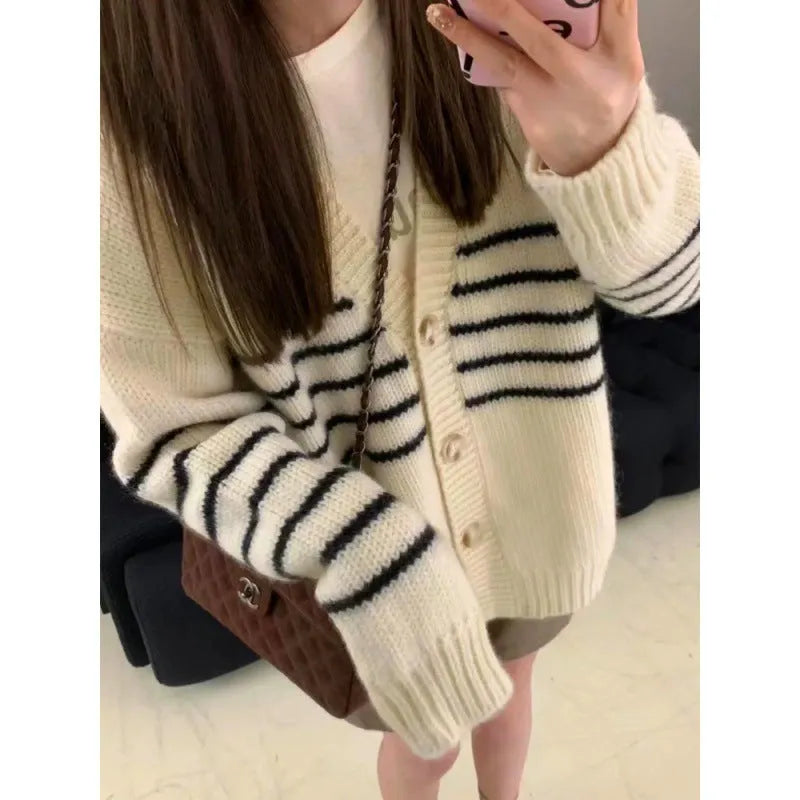 Collar button cardigan sweater in picture colour with 3D pattern effect and regular sleeves