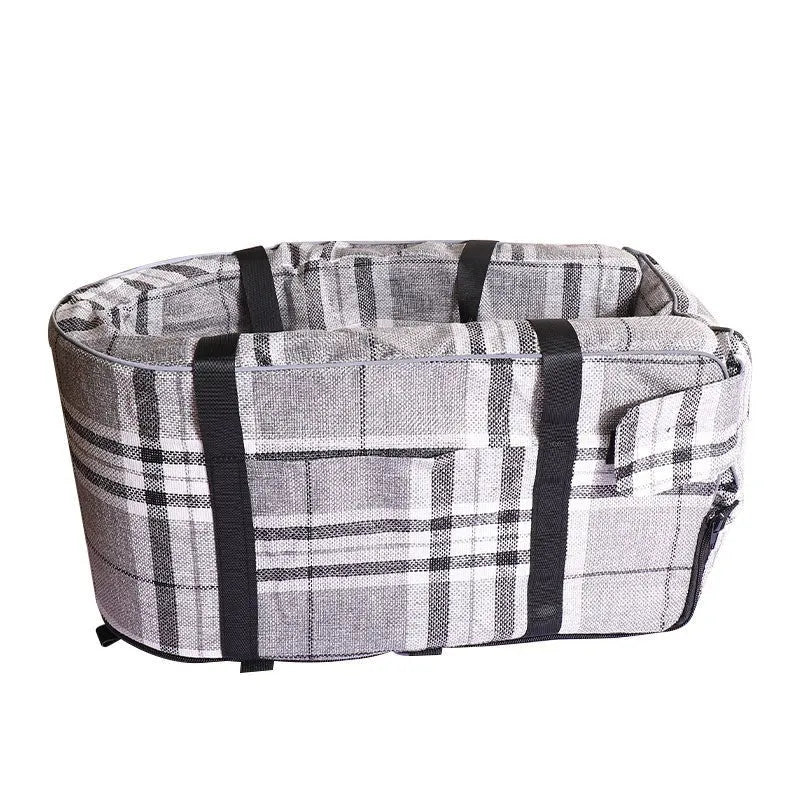 Outdoor pet kennel for dogs in blue, suitable for car travel or home use as a four-season crate.