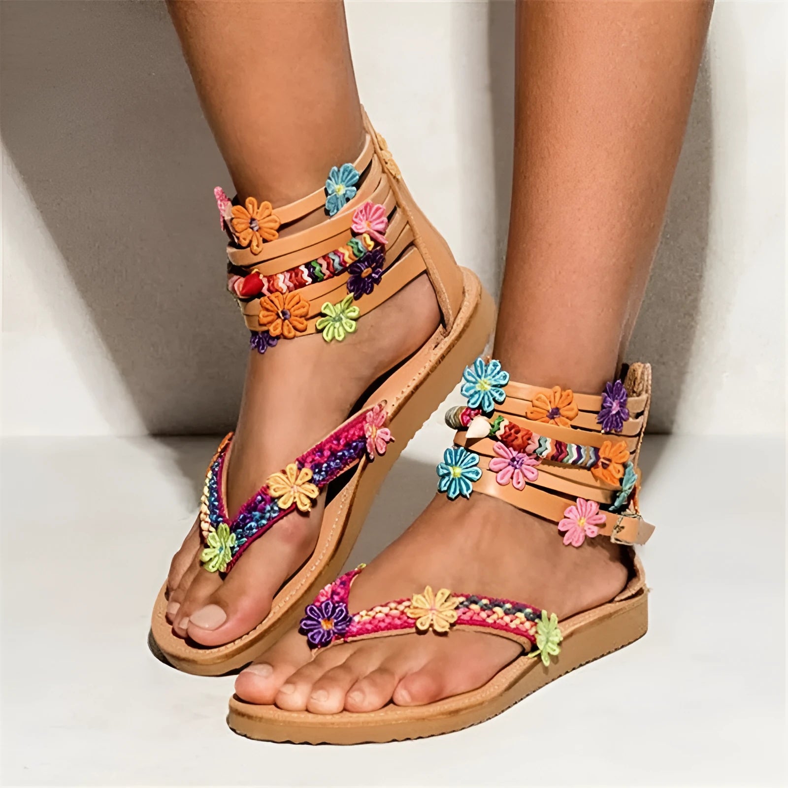 Ethnic style beaded petal sandals with round toe and floral decorations made from artificial PU material