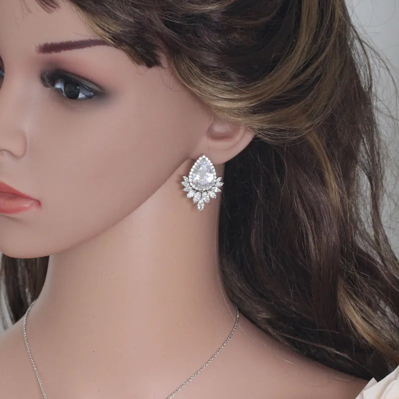 AAA jewellery chain bridal banquet set in blue, red, and white colour options.