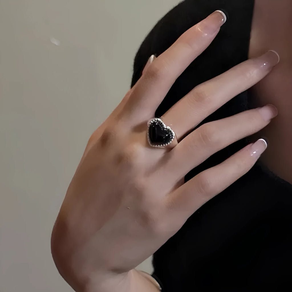 S925 sterling silver adjustable ring with a heart-shaped black agate stone.