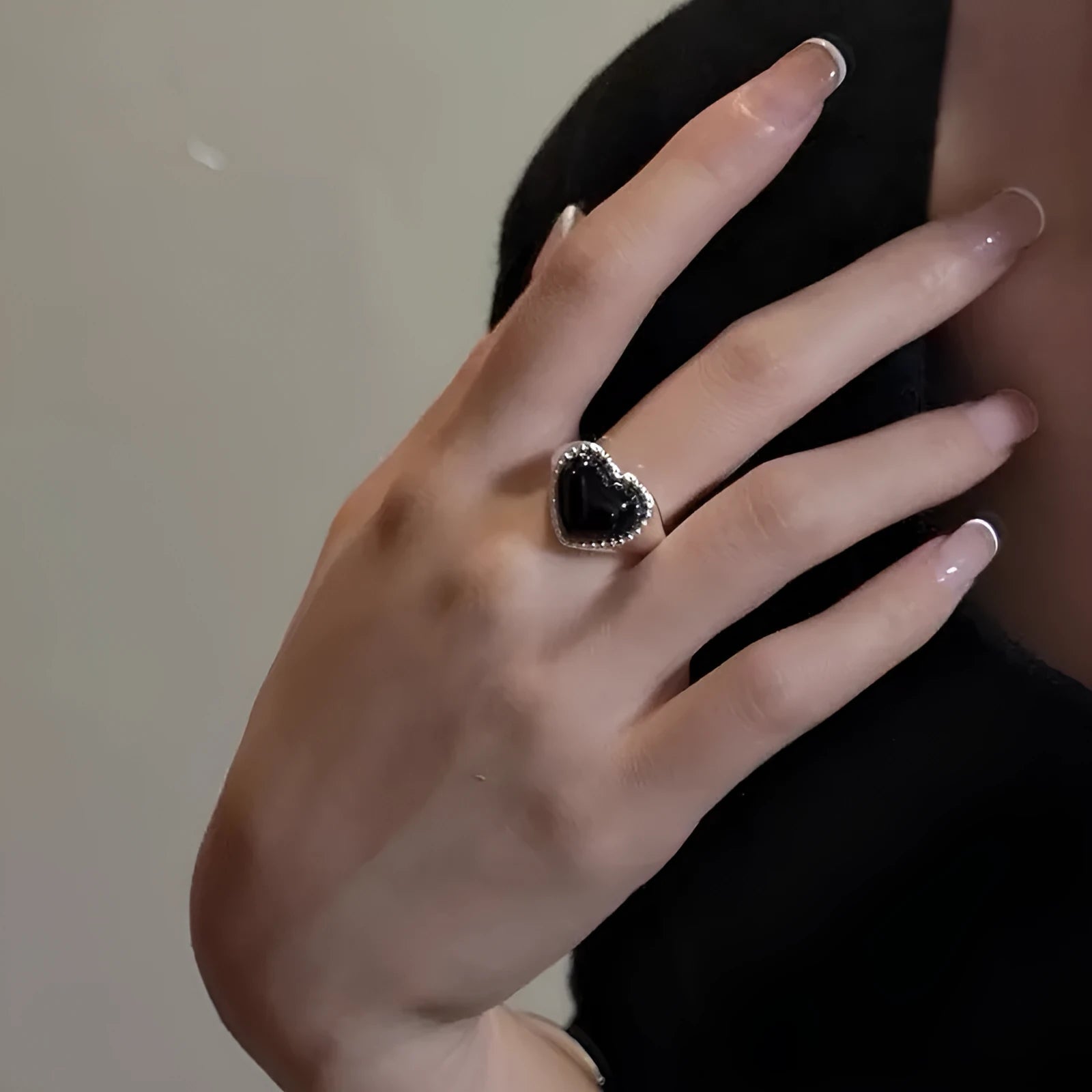 S925 sterling silver adjustable ring with a heart-shaped black agate stone.