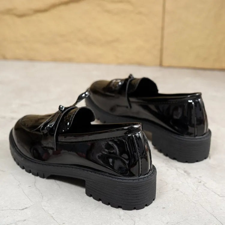 Women's black loafers with bow detail on artificial PU upper, flat sole design