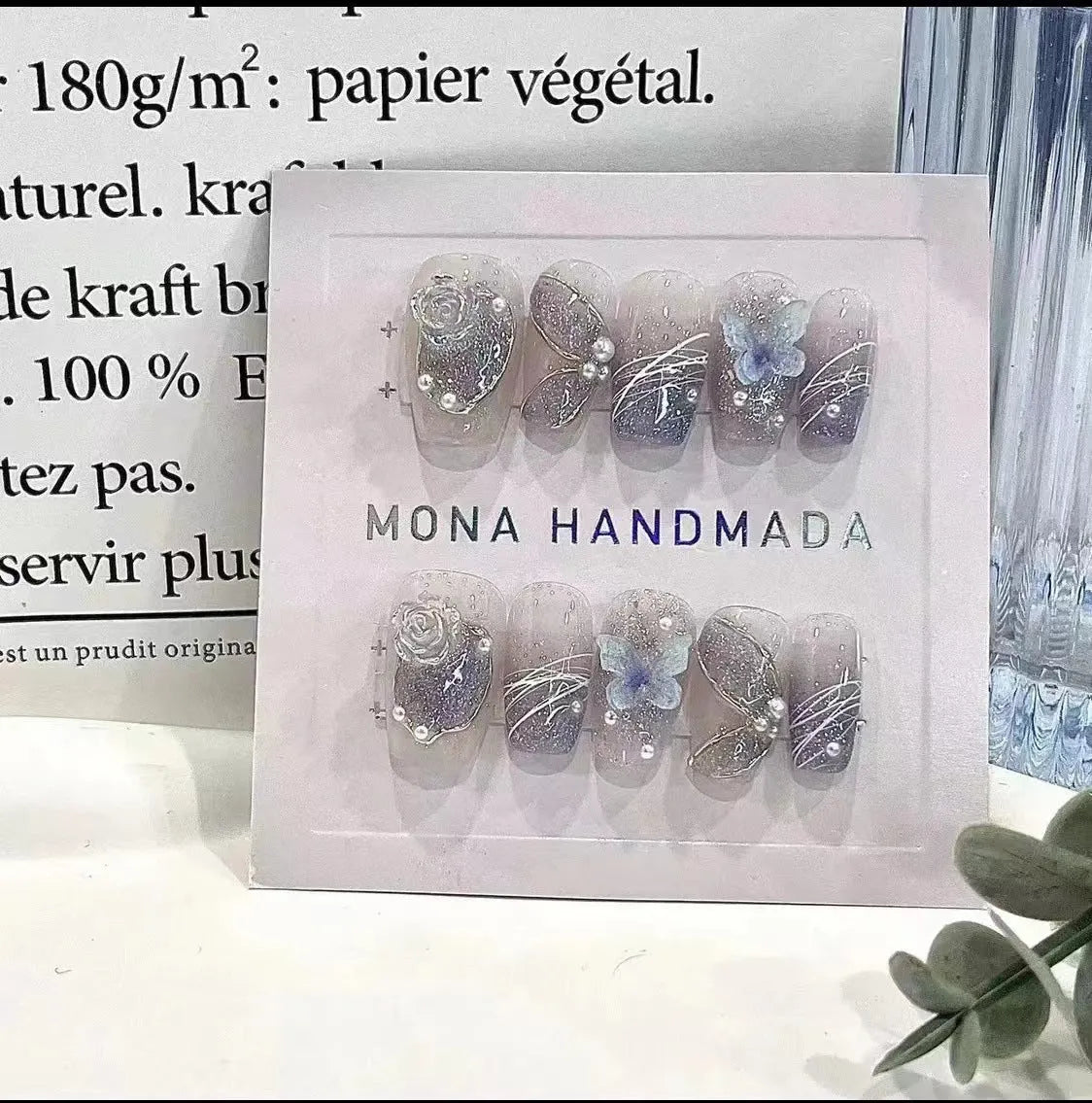 Hand-wearing bridal fake nails sequins set in four sizes with glue and tools for nail art