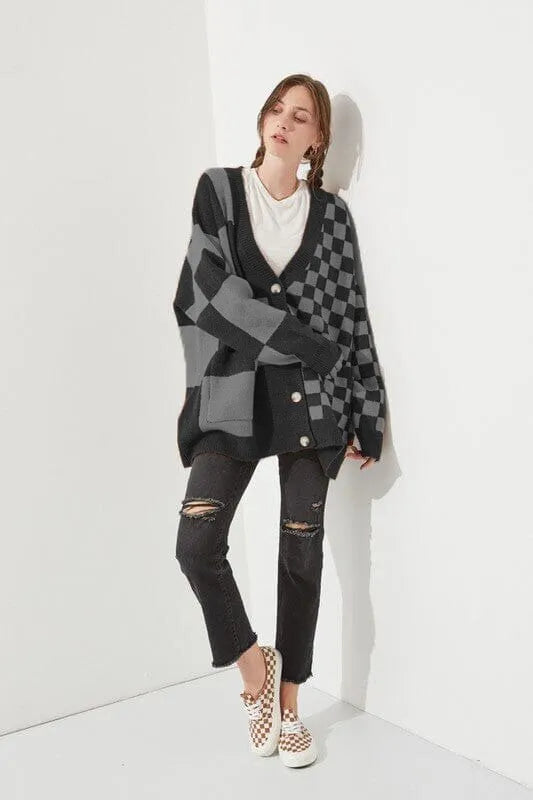 Loose slim fit printed checks knitwear cardigan in gray with regular sleeves and button front