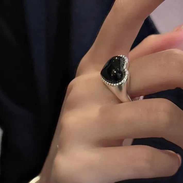 S925 sterling silver adjustable ring with a heart-shaped black agate stone.