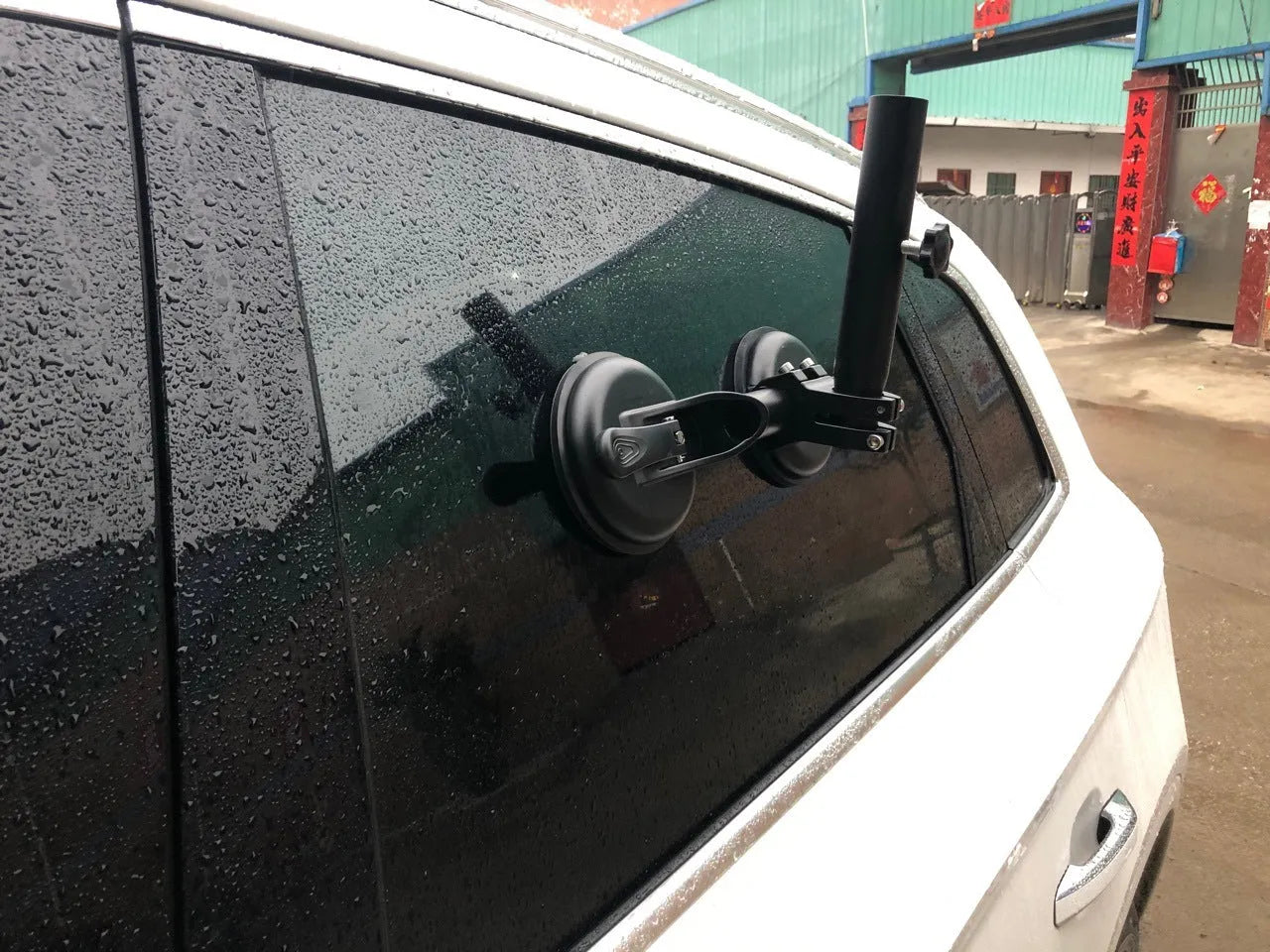 Black car sucker base with round suction cup for off-road flagpole mounting on vehicle windscreen