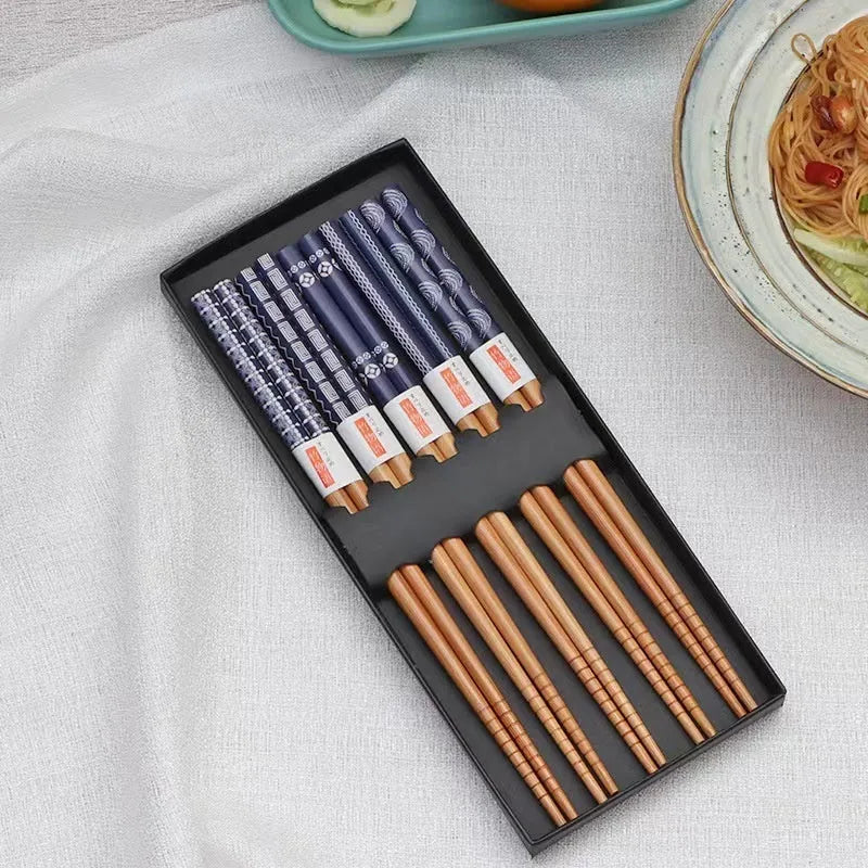 Japanese style bamboo chopsticks with five-colour patterns in gift box packaging