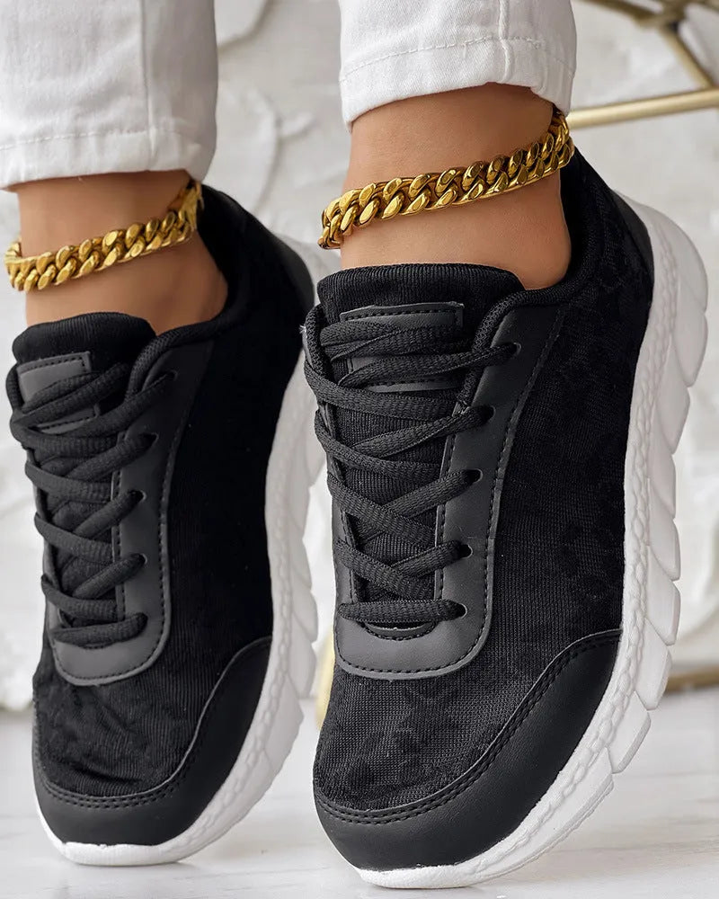Women's casual canvas running shoes in white, black, blue, or pink with a flat heel and rounded toe.