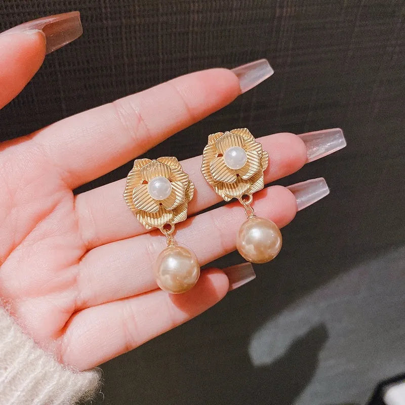 Gold alloy opal flower stud earrings with needle rose and pearl design Hong Kong style