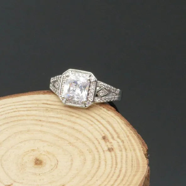 Geometric women's zircon ring with hollow ornamentation in platinum colour