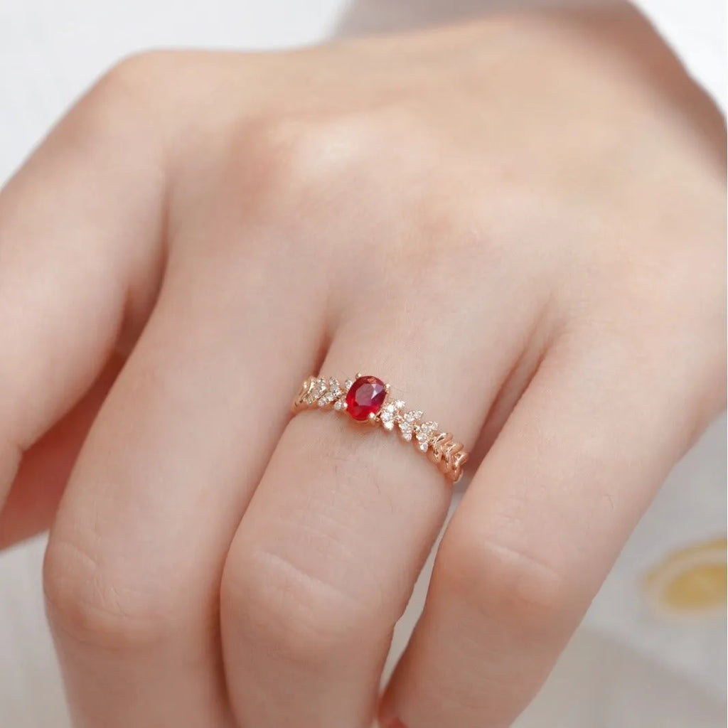 S925 sterling silver ring in yellow gold with leaf-shaped design and diamond treatment, US size 7