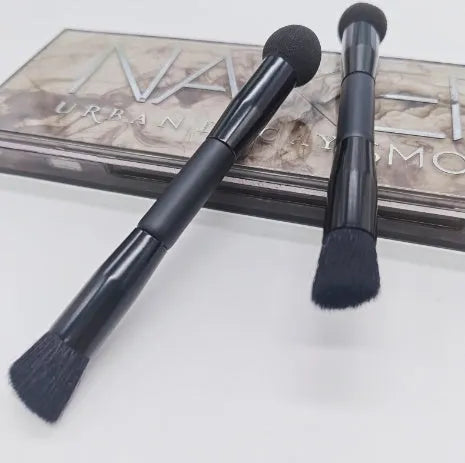 Double-headed miter sponge concealer brush with wooden handle and artificial fibre bristles in elegant black