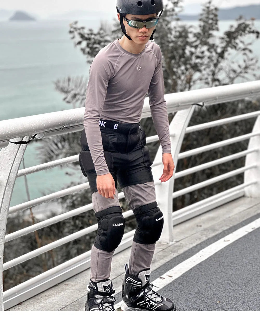 Black hip protection pad for roller skating and skateboarding made from spandex with NBR foam padding