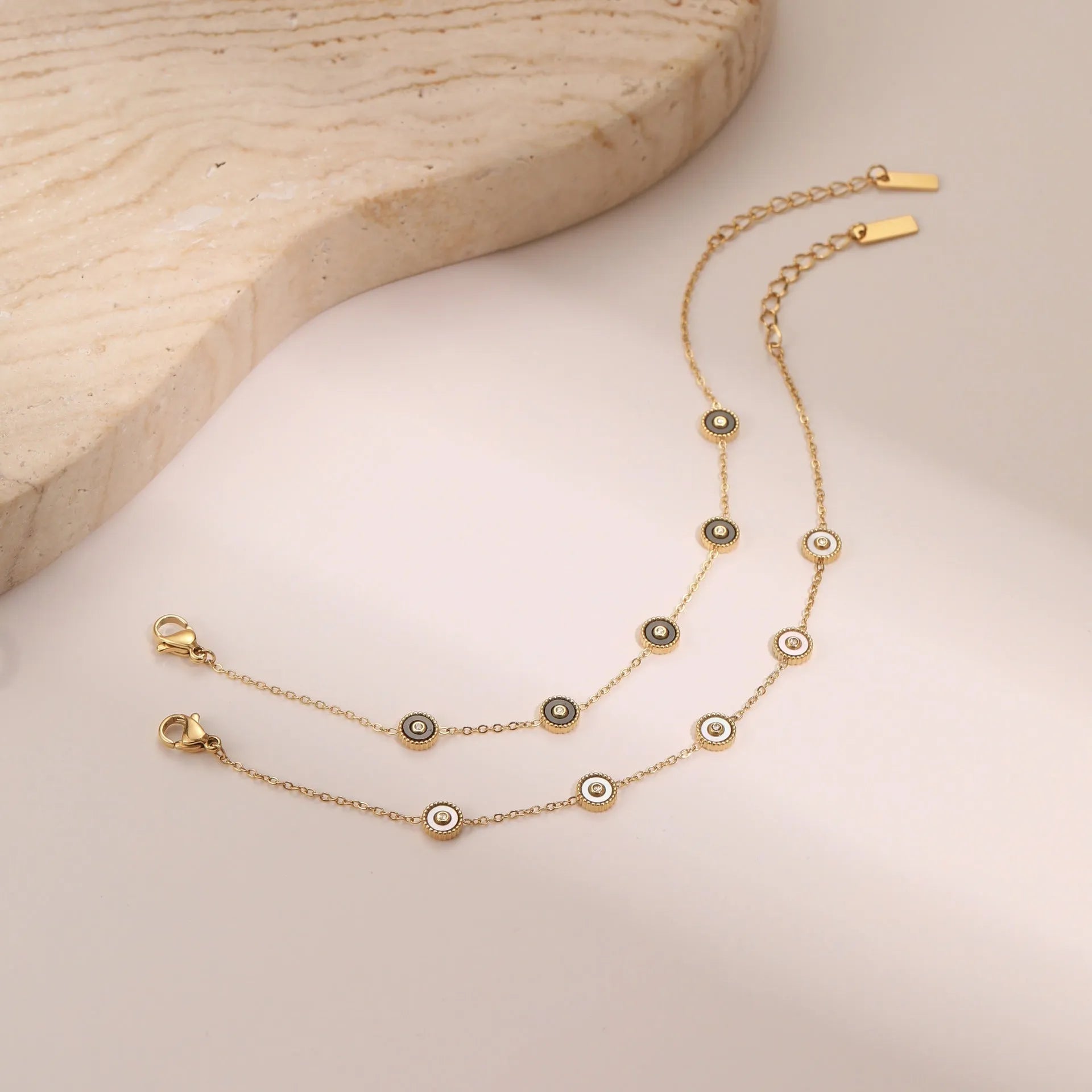Light luxury fritillary stainless steel bracelet with 18K gold plating, geometric shape, women's fashion OL accessory