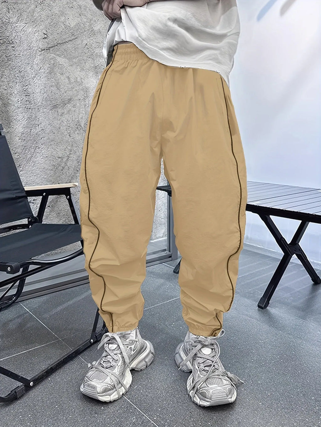 Men's bamboo fibre sports trousers in loose cropped casual style with high elasticity