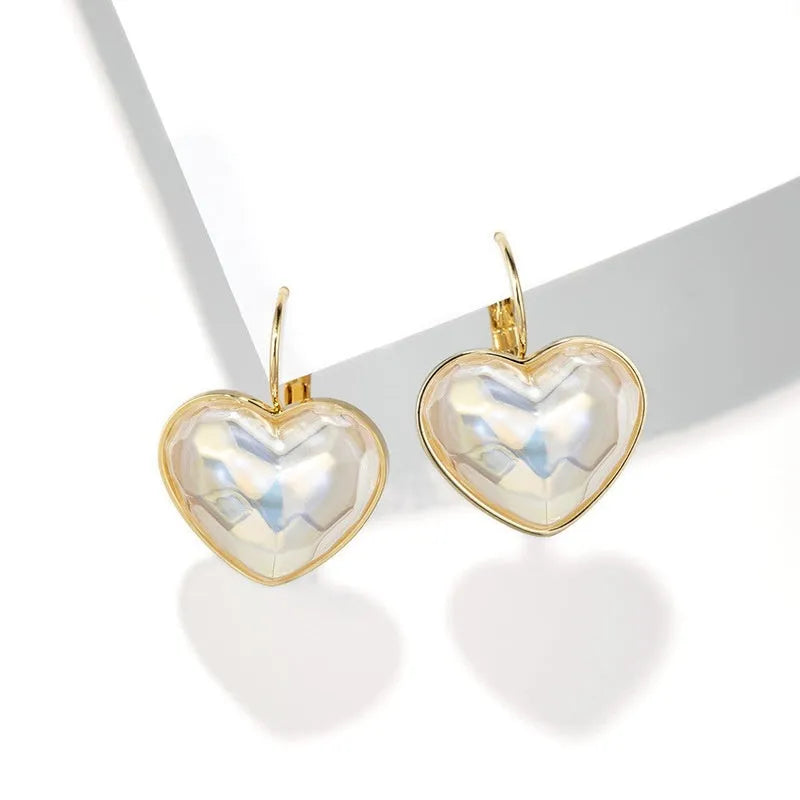 Gold-coloured alloy women's ear clips with natural style summer fashion design