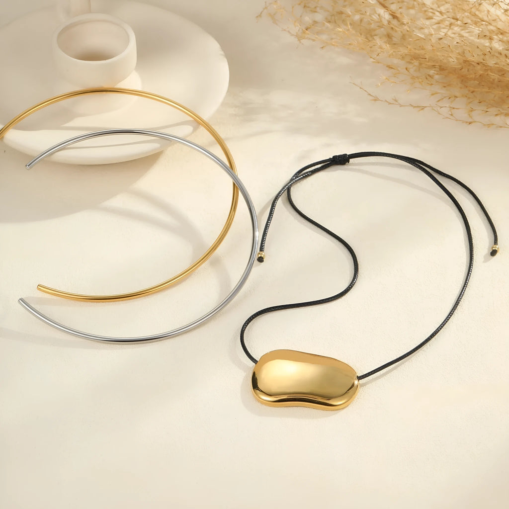 Titanium steel rope necklace with irregular geometric pendants in gold or silver finish