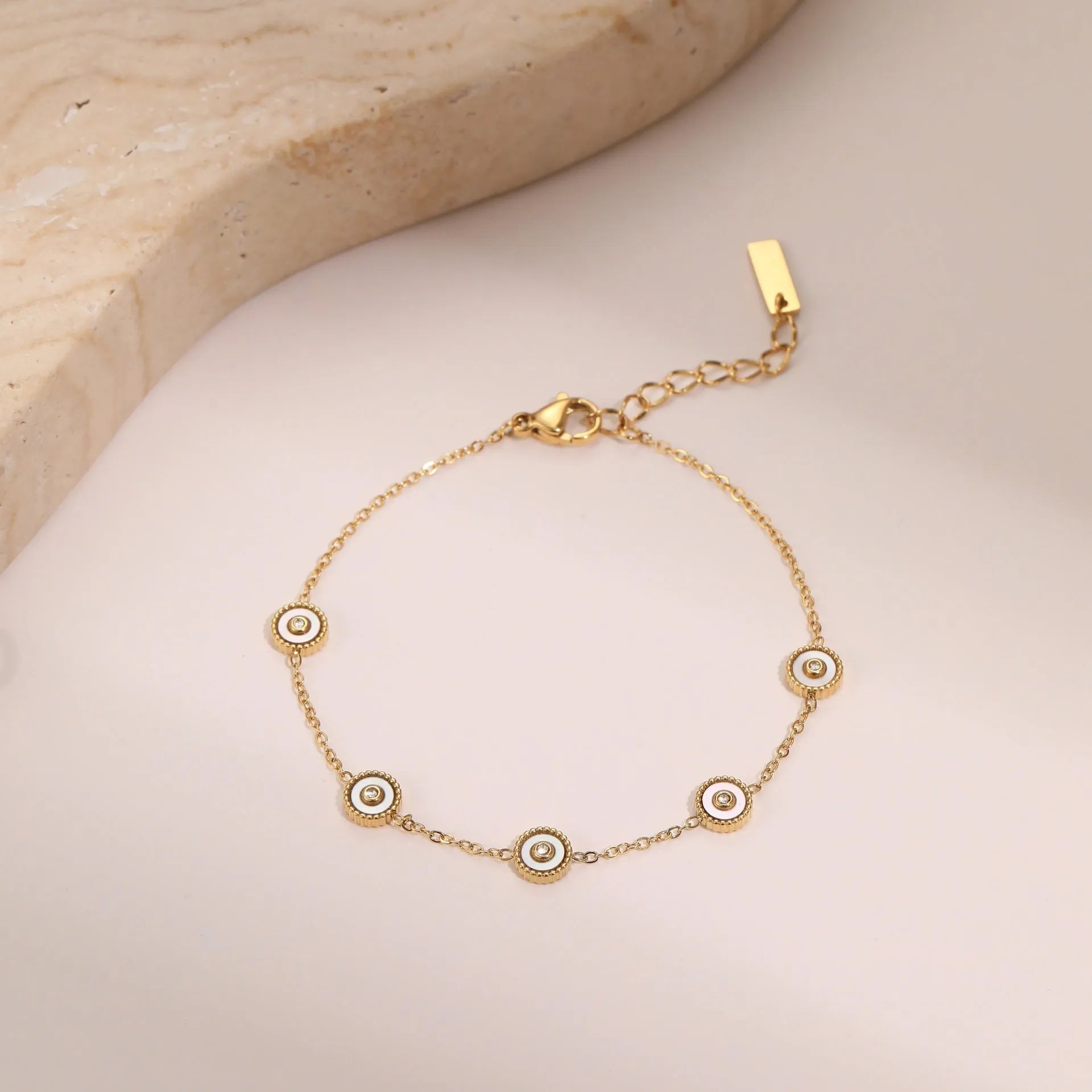 Light luxury fritillary stainless steel bracelet with 18K gold plating, geometric shape, women's fashion OL accessory