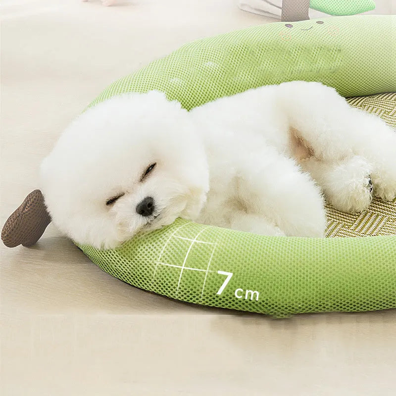 Green or yellow nest-style pet bed with fruit backrest in four different sizes.