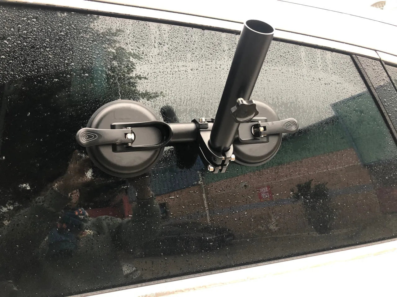 Black car sucker base with round suction cup for off-road flagpole mounting on vehicle windscreen