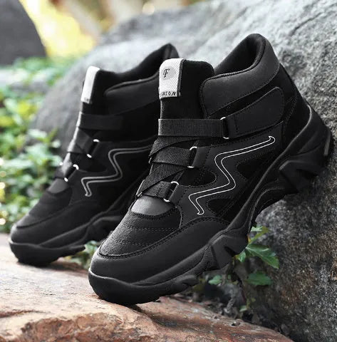 Men's casual walking shoes in five colour variations with sizes 39-49