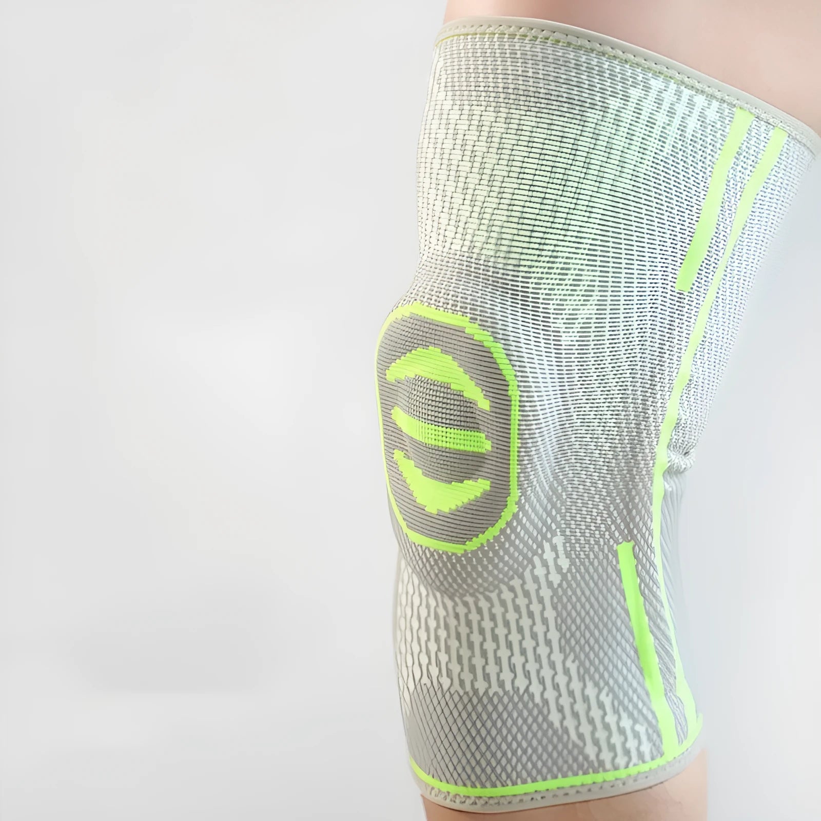 A green cotton knee pad for mountaineering and sports protection, shown alongside blue and yellow colour options.