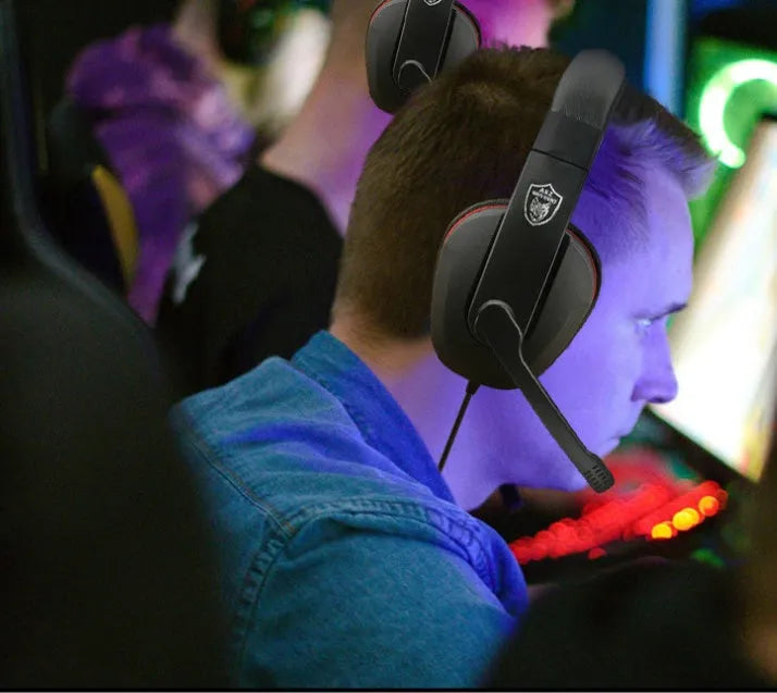 Black wired gaming headset with 6.3mm straight plug and 40mm speakers for heavy bass audio